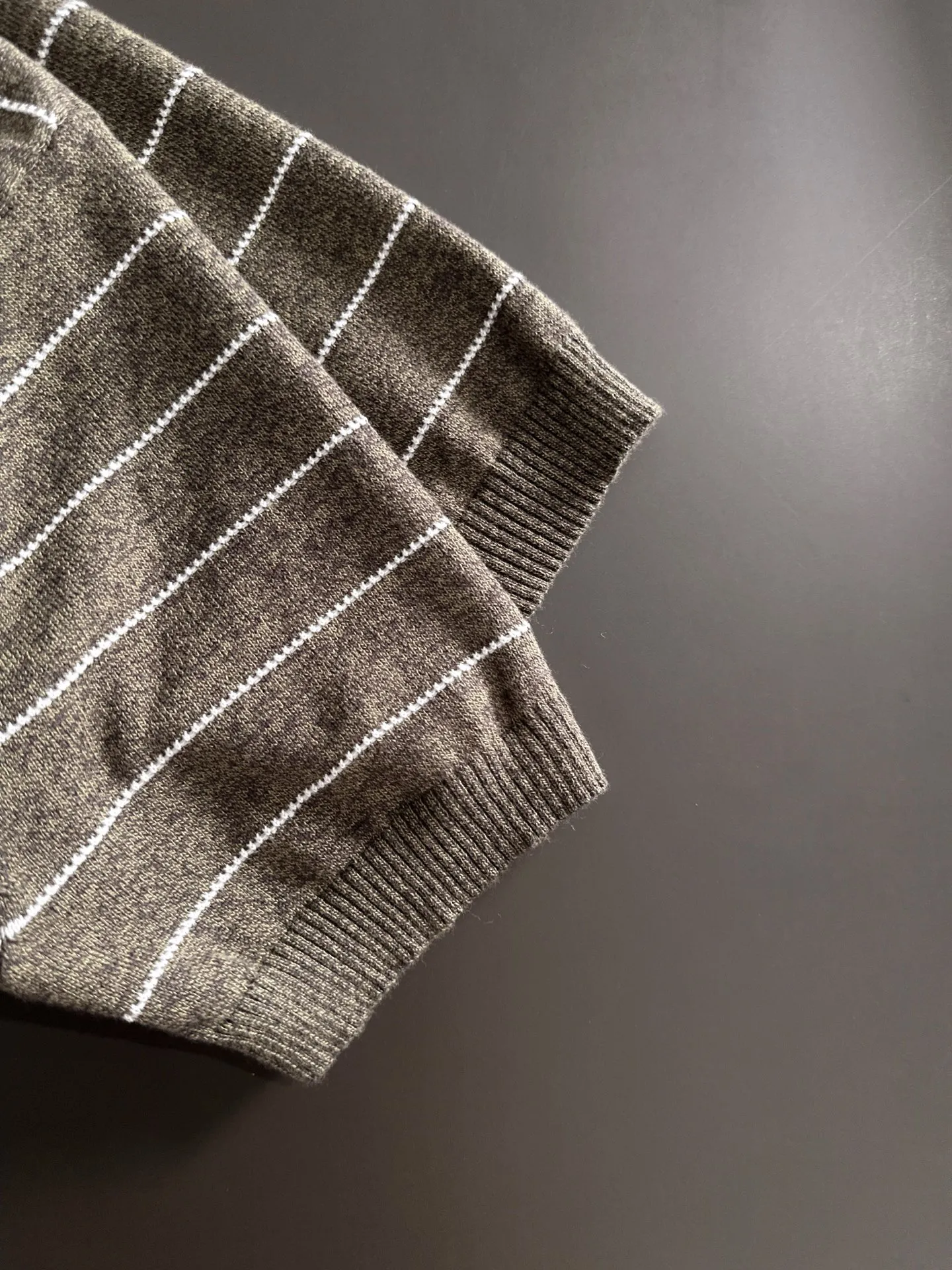 Next day shipment LP high quality Loro Piana 26ss New Arrival men's short-sleeved T-shirt Made of combed cotton yarn knitted cotton fabric, no pressure when entering and exiting the counter Exclusive control of raw materials It feels substantial when weighed, and the upper body is more textured than ordinary T-shirts. This texture can cope with the weather easily and is suitable for both hot and cold! Loose fit design, looks noble. The only correct version is available Size: M to XXX